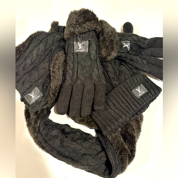 LV hat gloves and scarf matching set - Picture 1 of 5